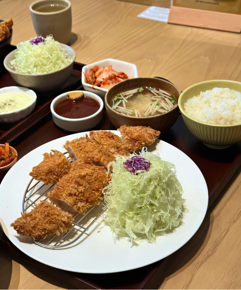 돈까스 맛집의 음식 비주얼