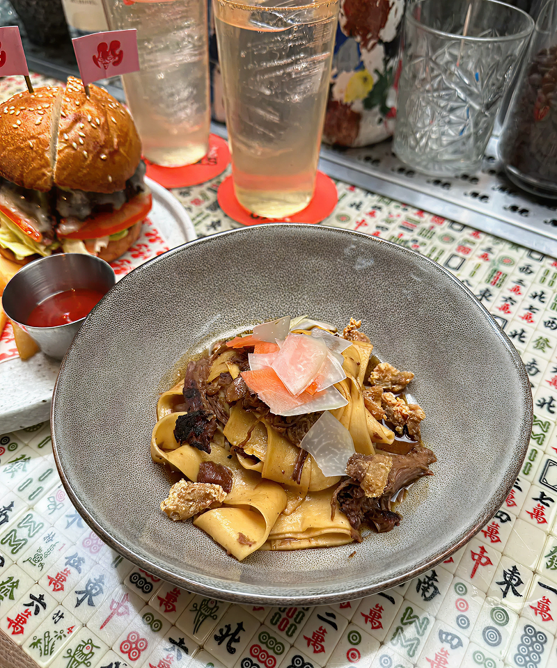 호치민 타오디엔의 아늑한 분위기 감성 칵테일 바 맛있는 안주 메뉴와 수제 칵테일 | Các món ăn hấp dẫn và cocktail đặc trưng tại quán cocktail bar Thảo Điền không gian ấm cúng