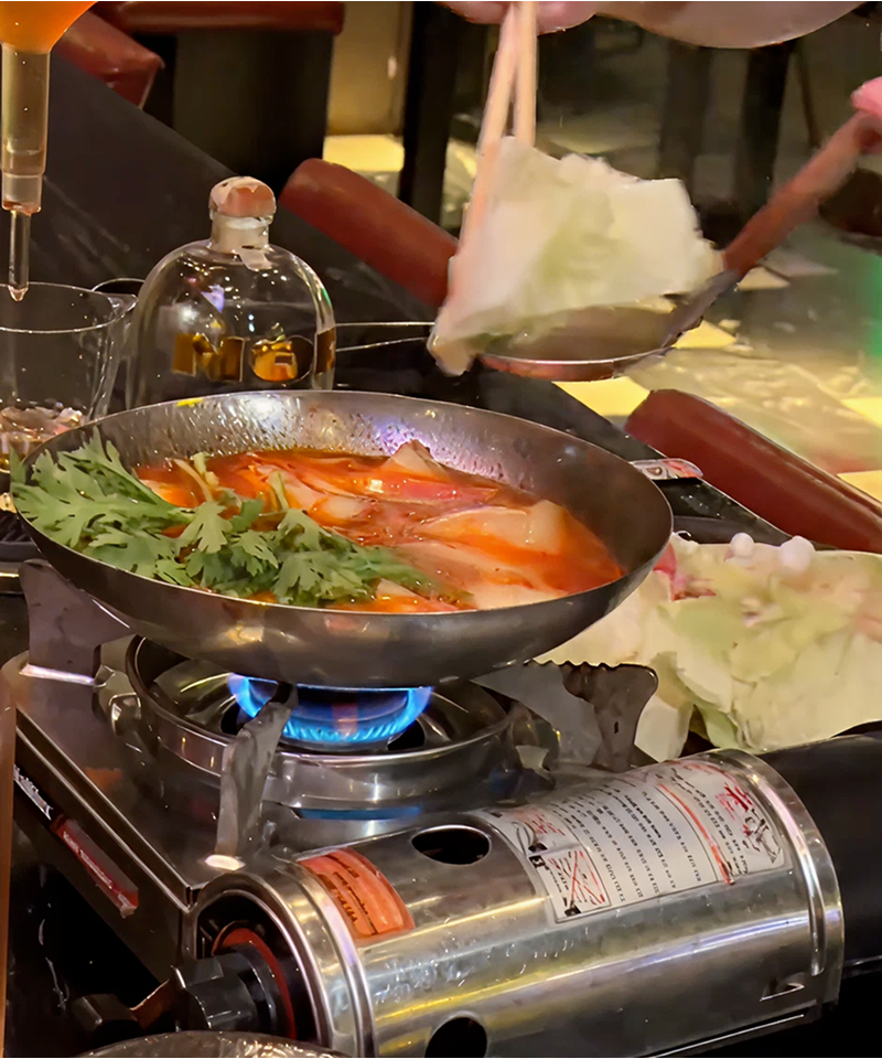호치민 1군 일식맛집 노리(NORI) 분위기 좋은 Modern Izakaya의 다채로운 일식요리 메뉴 | Các món ăn ẩm thực Nhật Bản đa dạng và tinh tế trên bàn tiệc tại nhà hàng NORI Modern Izakaya Quận 1